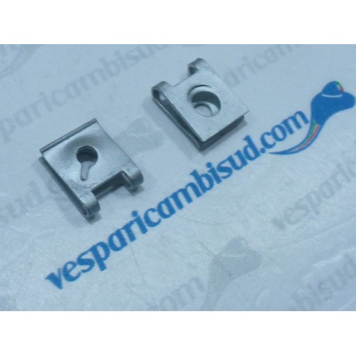 PIASTRINA PER VITE AUTOFILETTANTE Ø mm.4,8 FISSA CUFFIA/COPERCHI VENTOLA