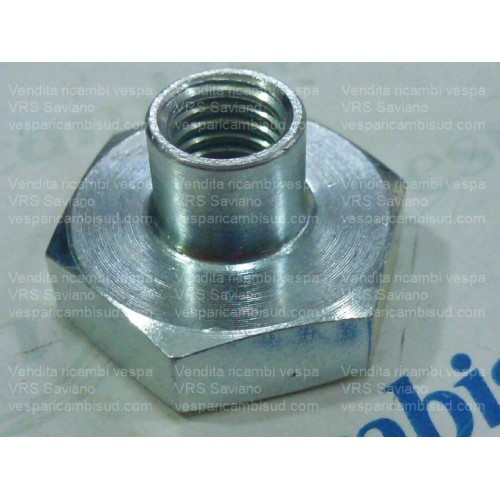 Dado in metallo  8 x 22 ,fissaggio cerchio al tamburo,vespa 125 - 150 - ape.