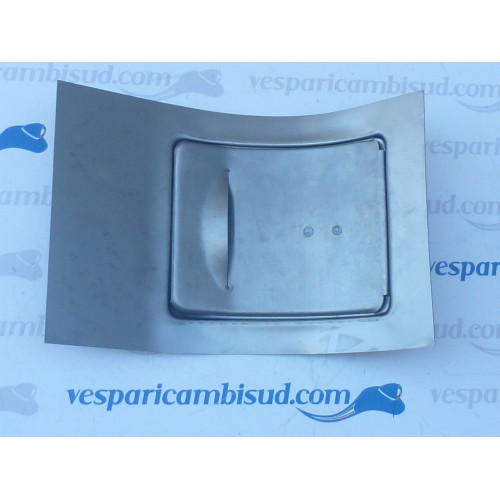 LAMIERATO SOTTO SPORTELLINO COMPLETO DI SPORTELLINO CARBURATORE