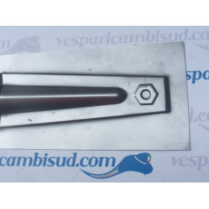 Calandra nasello copristerzo e clacson in ferro 3 FORI ,vespa 50 - 90 - 125.