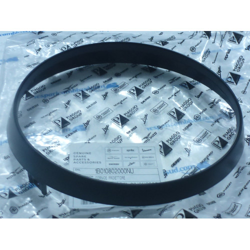 CORNICE FARO ANTERIORE NERA VESPA HPE 300 FARO BASSO 2024 ZAPMD310