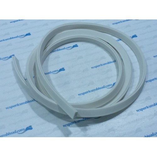 Guarnizione in colore BIANCO per montaggio bauletto allo scudo,vespa