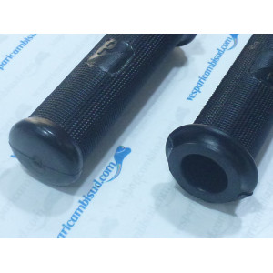 Coppia manopole manubrio mm 24,vespa 50 - 90 - 125 - 150 - 180.