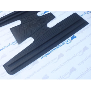 tappeto in gomma nera con scritta px sul tappetino vespa 125-150-200 