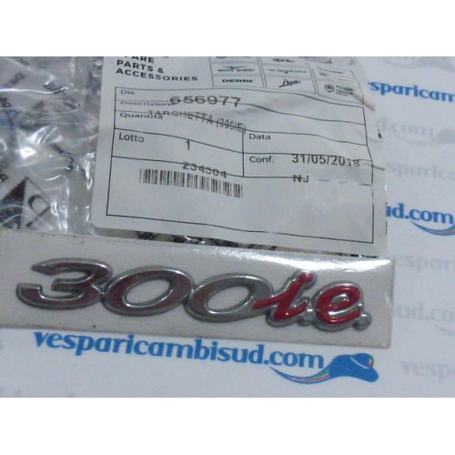 TARGHETTA ADESIVA 300ie ORIGINALE BAULE ANTERIORE VESPA GTS 300 2012/2016