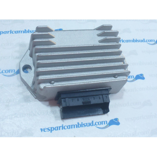 REGOLATORE DI TENSIONE 8 PIN SCOOTER PIAGGIO-GILERA-APRILIA - APE VESPA ET2 ET4 LX SPRINT 