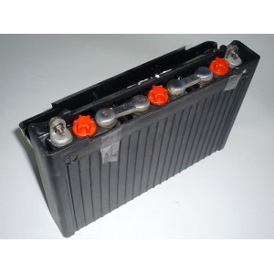 Batteria 6v-12 ah.tradizionale al piombo e acido elettrolitico,vespa gs 150 NOS