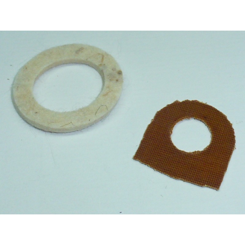 Kit feltro parapolvere e rondella in fibra,perno mozzo ruota ant.vespa. Kit feltro parapolvere e rondella in fibra,perno mozzo ruota ant.vespa.