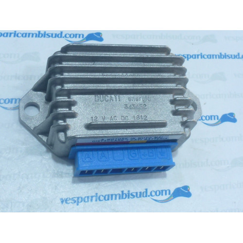 REGOLATORE TENSIONE CON BATTERIA 5 ATTACCHI 12V DUCATI